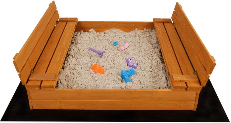 Klappbare Bänke, die einen Schutzdeckel bilden