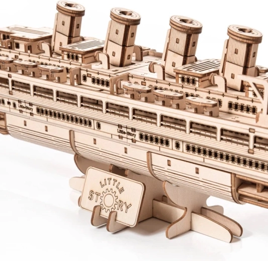 Detailreiches Modell eines Ausflugsschiffs