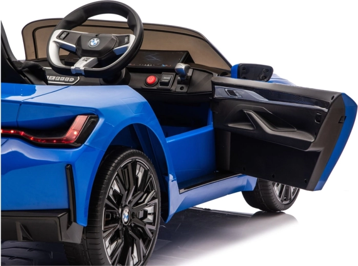 Öffnende Türen und übersichtliches Cockpit