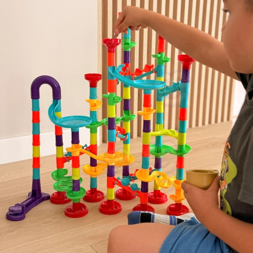Spielspaß mit rollenden Kugeln