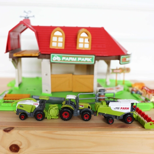 Drei Fahrzeuge für die Arbeit auf dem Bauernhof