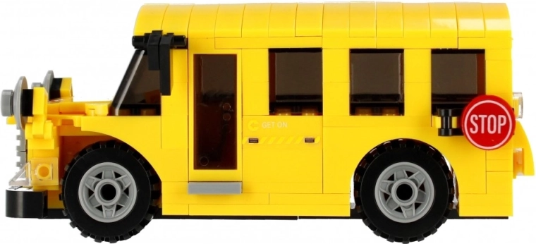 Schulbus aus 242 Teilen