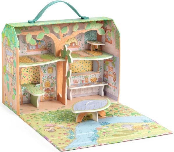 Ein Koffer, der sich in ein Baumhaus verwandelt