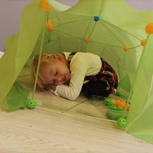 2 in 1: Baukasten und Kinderzelt