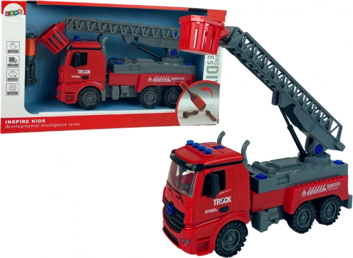 Feuerwehrwagen zum Montieren – rotes DIY mit Schraubendreher