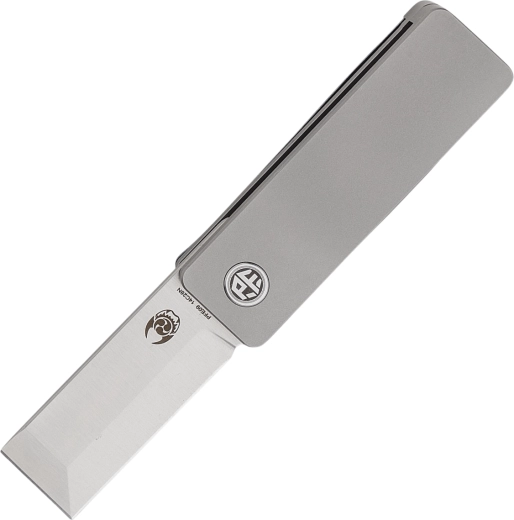 Kompakte EDC-Klinge mit präzisem Schliff