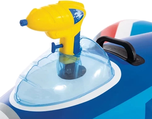 Integrierte Wasserkanone für actionreichen Spaß