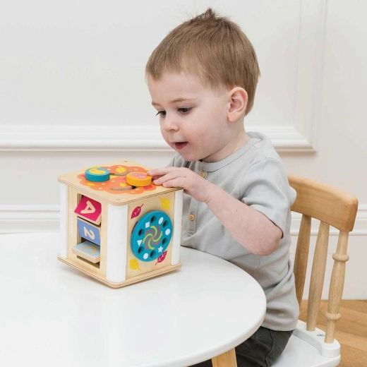 Aktivitäten auf allen Seiten für langes Spielen