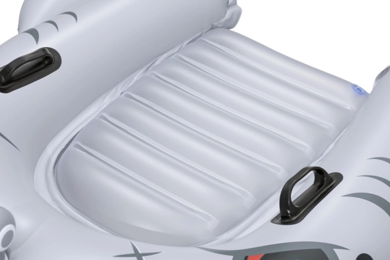 Stabile Haltegriffe und sichere Sitzzone