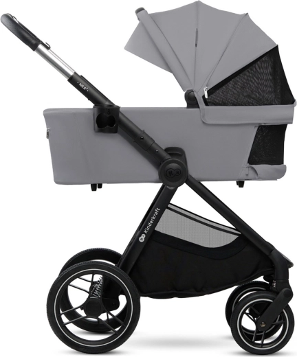 Wächst mit dem Kind: Babywanne ab Geburt und Sportsitz bis 22 kg