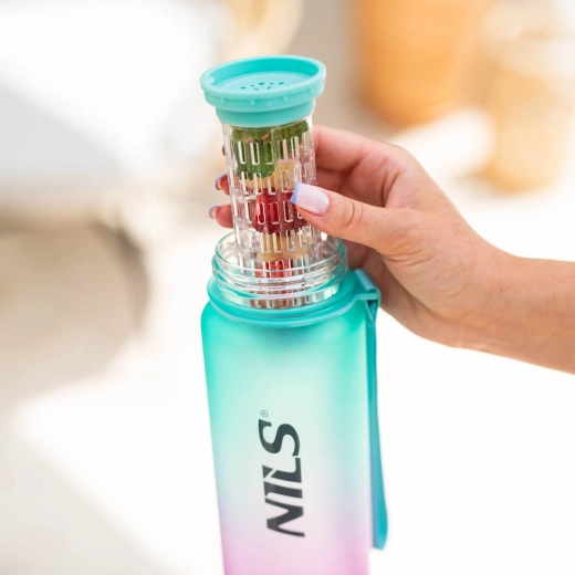 Erfrischendes Wasser dank herausnehmbarem Infusor