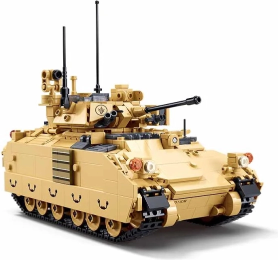 Realistischer Panzer mit drehbarem Turm und funktionalen Luken