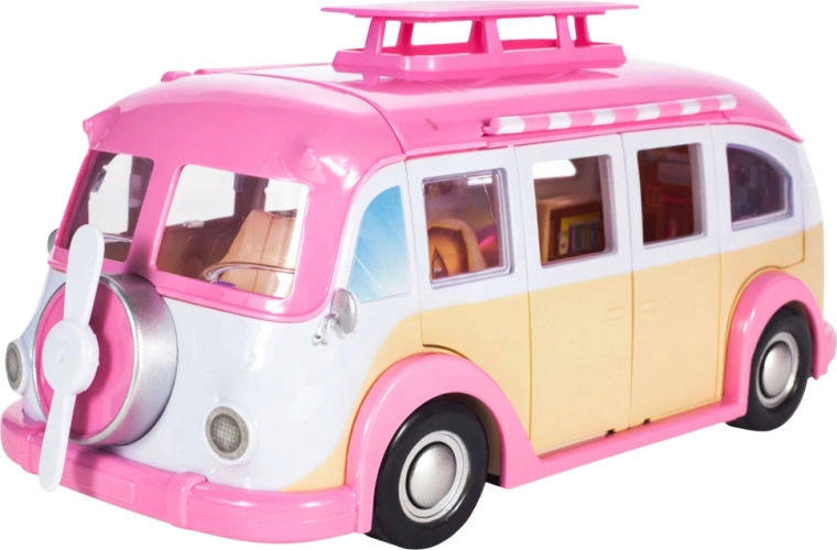 Öffnender Camper für realistisches Spiel