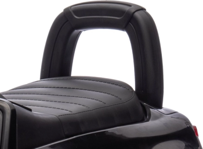 Bequemer Sitz mit Rückenlehne und praktischem Stauraum