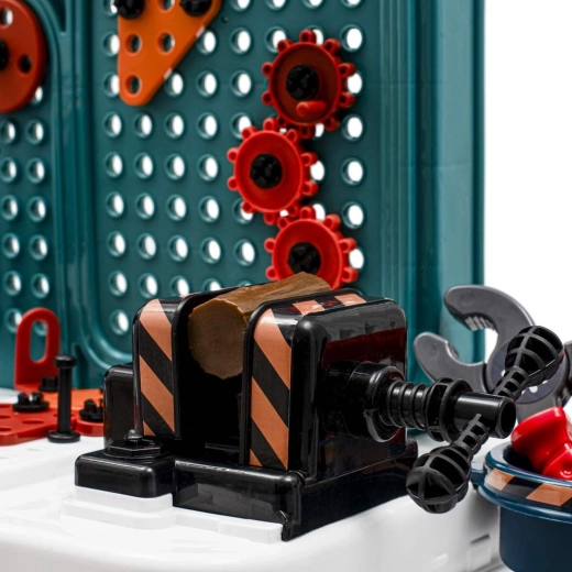 Interaktives Pegboard mit Zahnrädern
