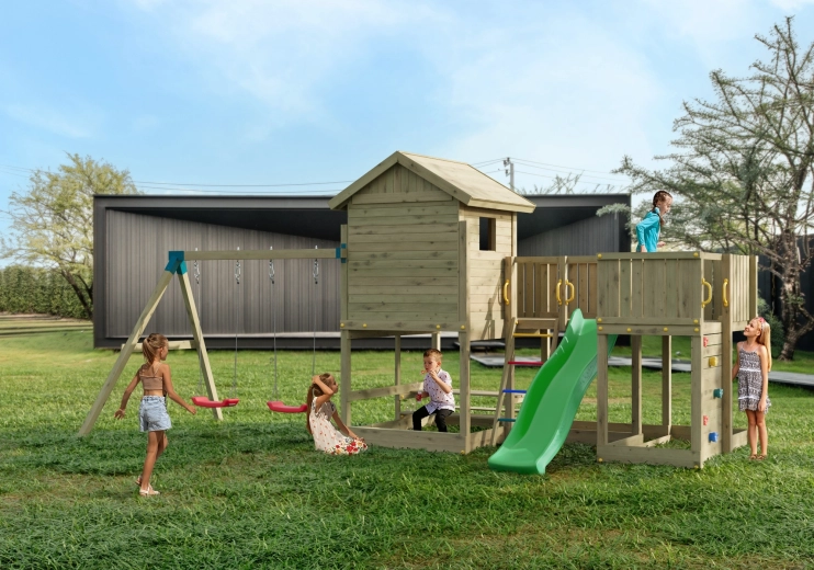 Schaukeln, Kletterspaß und Sandkasten in einem