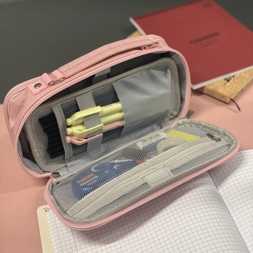 Netztaschen und Halterungen für bessere Organisation