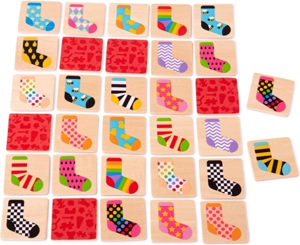 Holz-Memory-Spiel mit Socken für Kinder