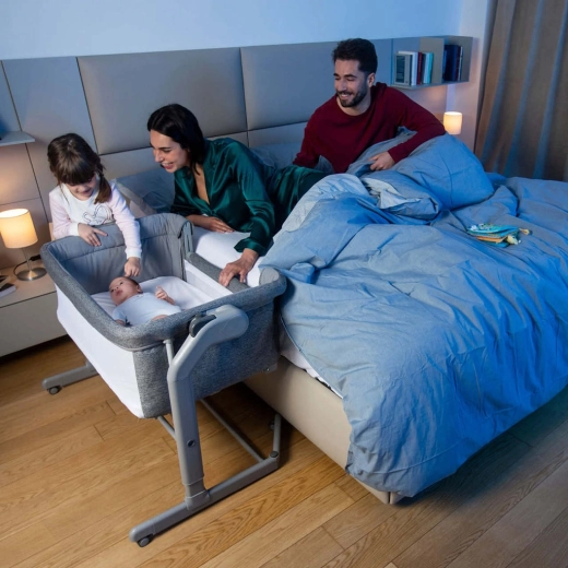 Atmungsaktives Design und Beistellmodus am Elternbett