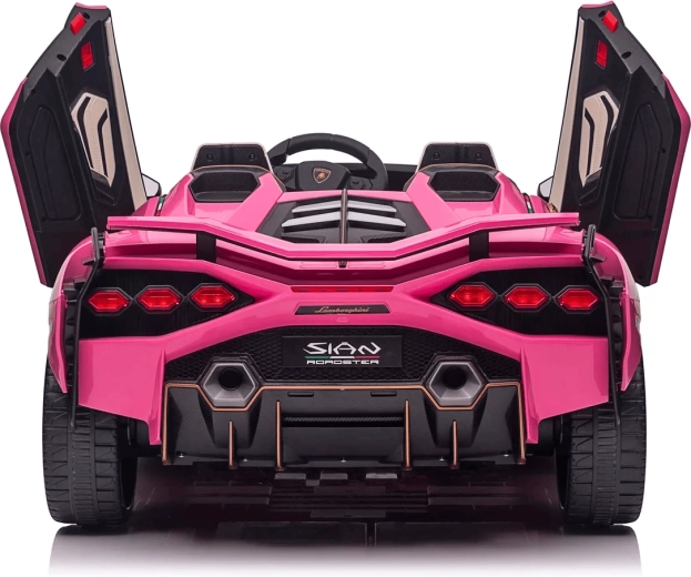 Zweisitzer und öffnende Türen