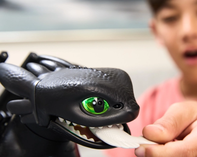 Füttern und trainieren: reagiert auf Berührung und Bewegung