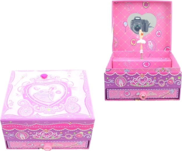 Sich drehende Ballerina und zarte Melodie