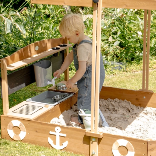 Matschküche mit Spülbecken für Spiel mit Wasser, Sand und Schlamm