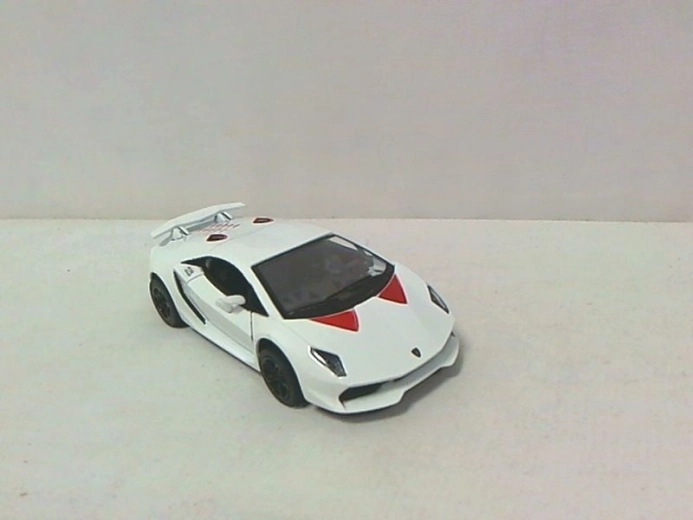 Automodell Lamborghini Sesto – Metallmodell 1:38 mit zu öffnenden Türen und Rückzugantrieb