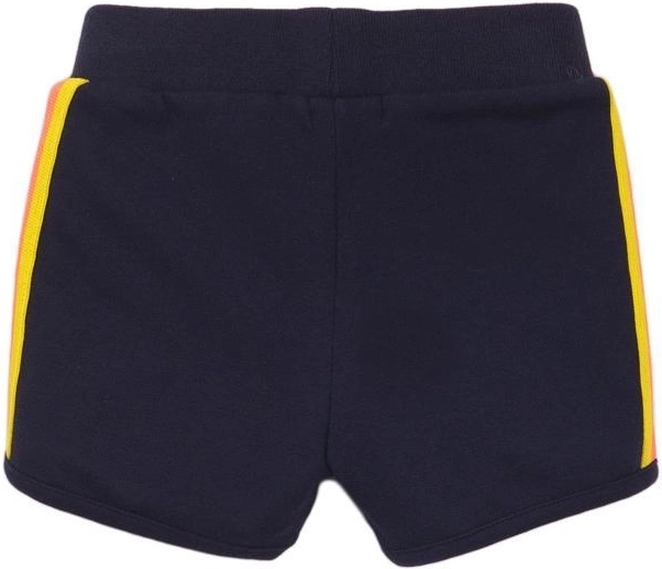 Sportlicher Look mit Seitenstreifen