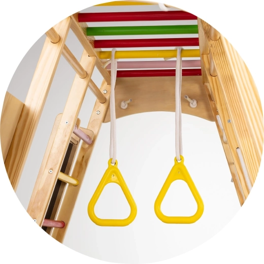 Netz, Seile und Turnringe für die Koordination