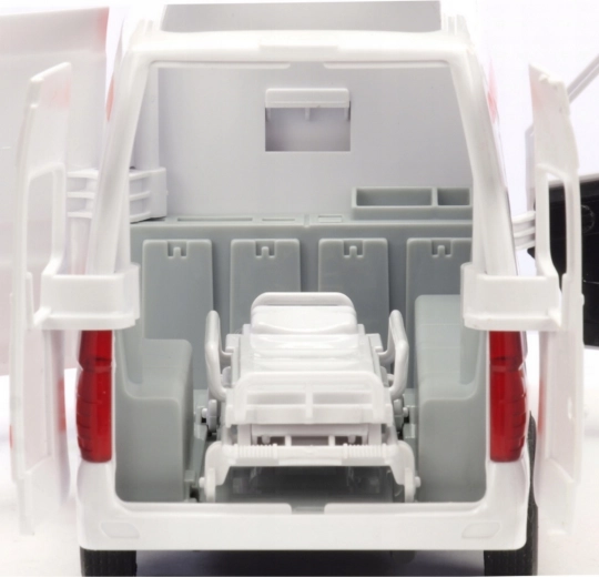 Herausnehmbare Trage und realistisches Zubehör