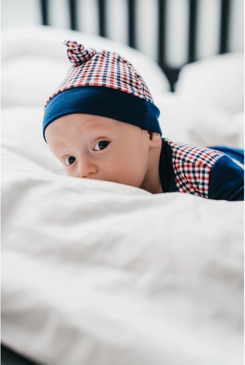 Niedlicher Knoten und stylischer Look