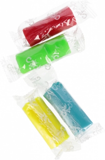Buntes Plastilin in separaten Packungen