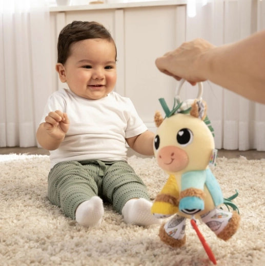 Praktische Befestigung am Kinderwagen und an der Babyschale
