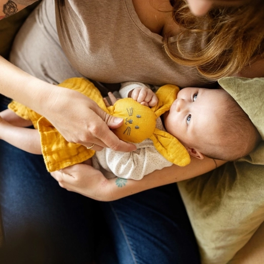 Beruhigende Rassel im Köpfchen