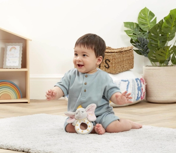 Spielerisches Rasseln für die Sinnesentwicklung