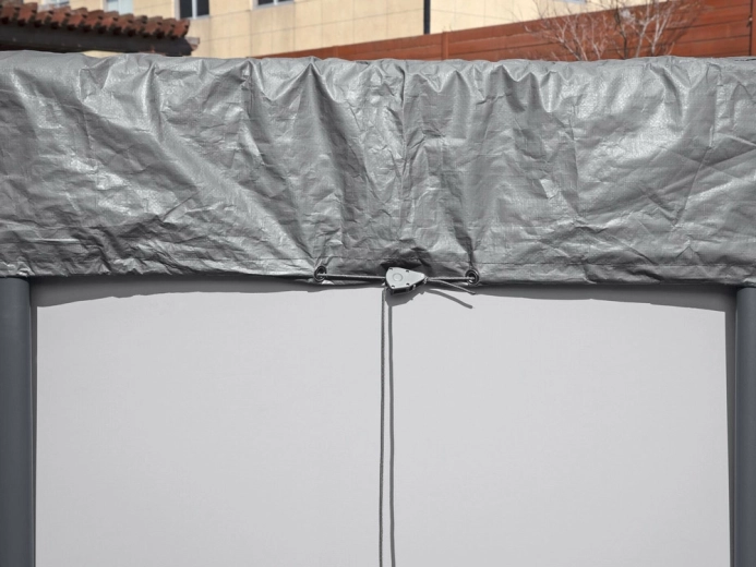 Drainagelöcher gegen Wasseransammlung