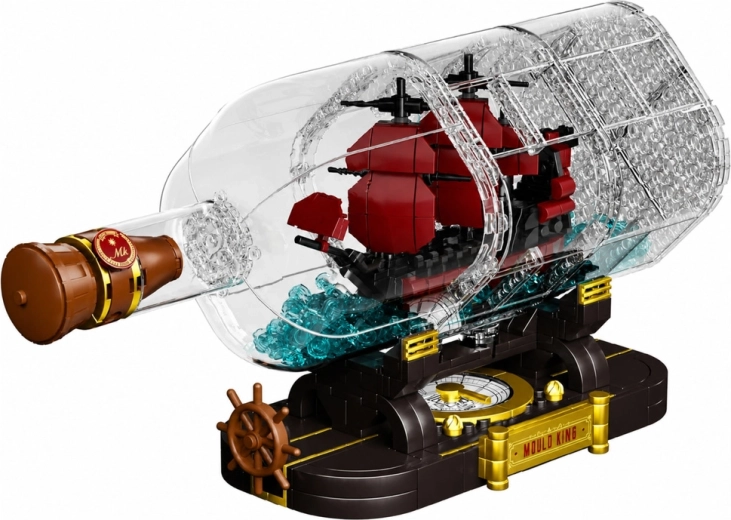 Stilvolle Dekoration: Segelschiff in der Flasche