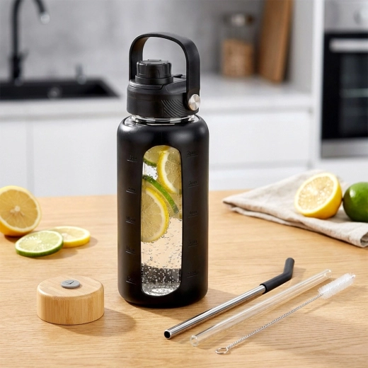 Zwei Deckel und zwei Trinkhalme für maximale Vielseitigkeit