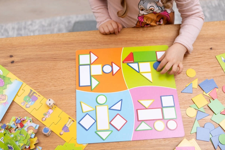 Farben, Formen und Logik spielerisch lernen