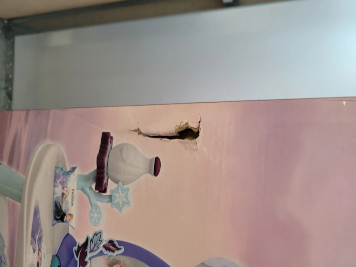 Outlet mit beschädigter Verpackung