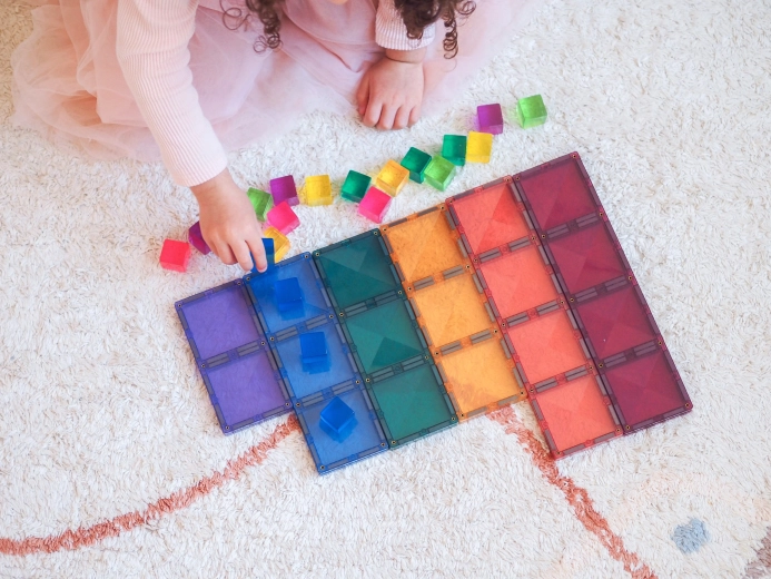 Pastellfarben und transparentes Design