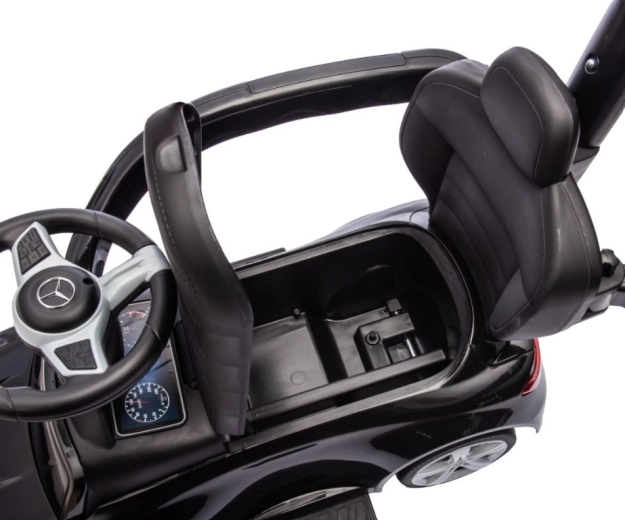 Stauraum unter dem Sitz