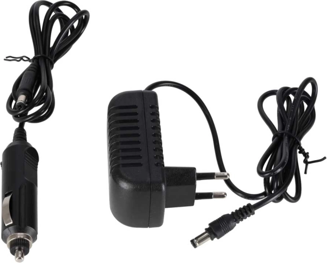 Stromversorgung aus der Steckdose und über Zigarettenanzünder