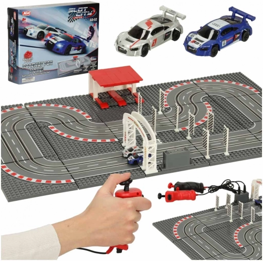Elektrische Rennstrecke mit Autos und Controllern
