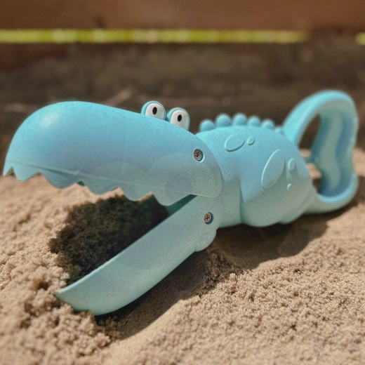 Einfaches Schöpfen und Transportieren von Sand und Wasser