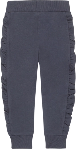 Geräuschte Seitendetails für einen trendigen Look