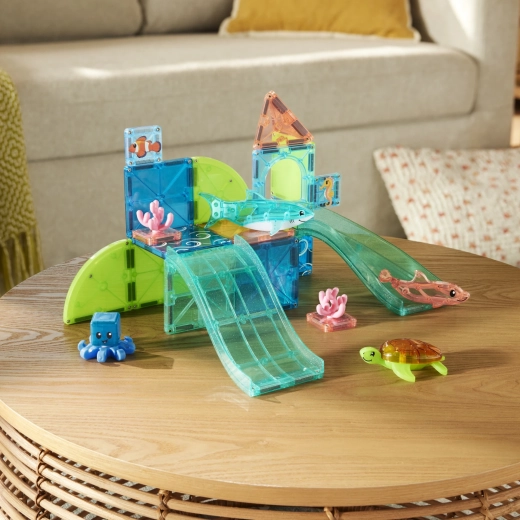 Meerestiere und Rutsche für fantasievolles Spielen