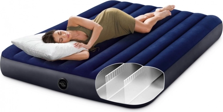 Geräumiges Doppelbett