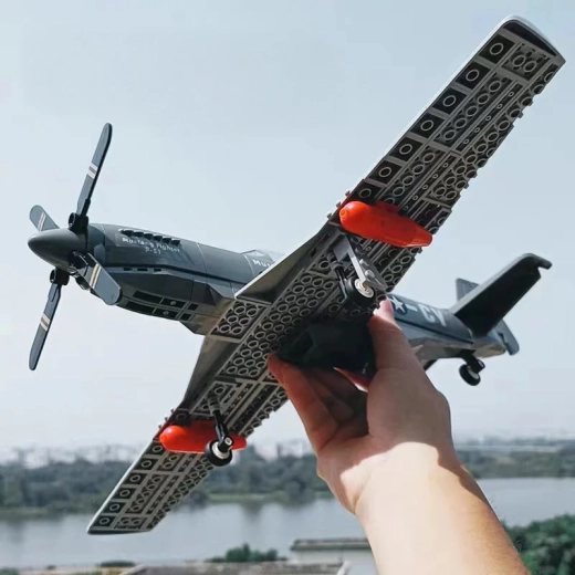 Bausatz eines Militärflugzeugs mit 258 Teilen